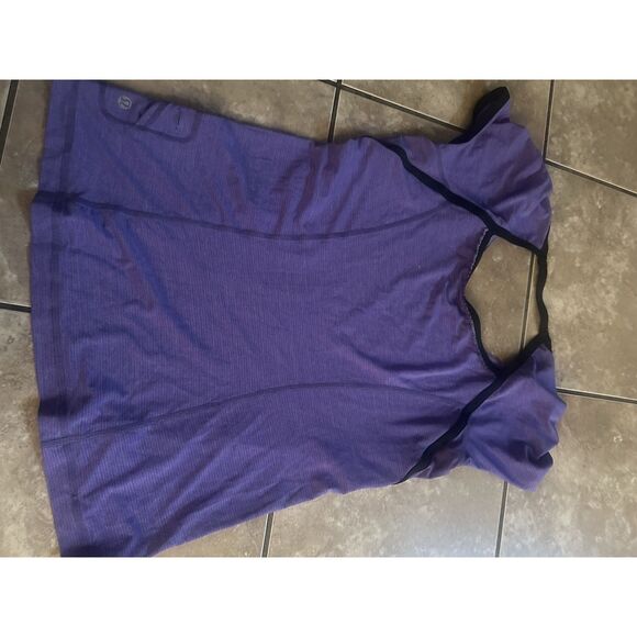 Lululemon 10 Basic Purple Active Tee Shirt Top Cut Out Stretch - Picture 7 of 8